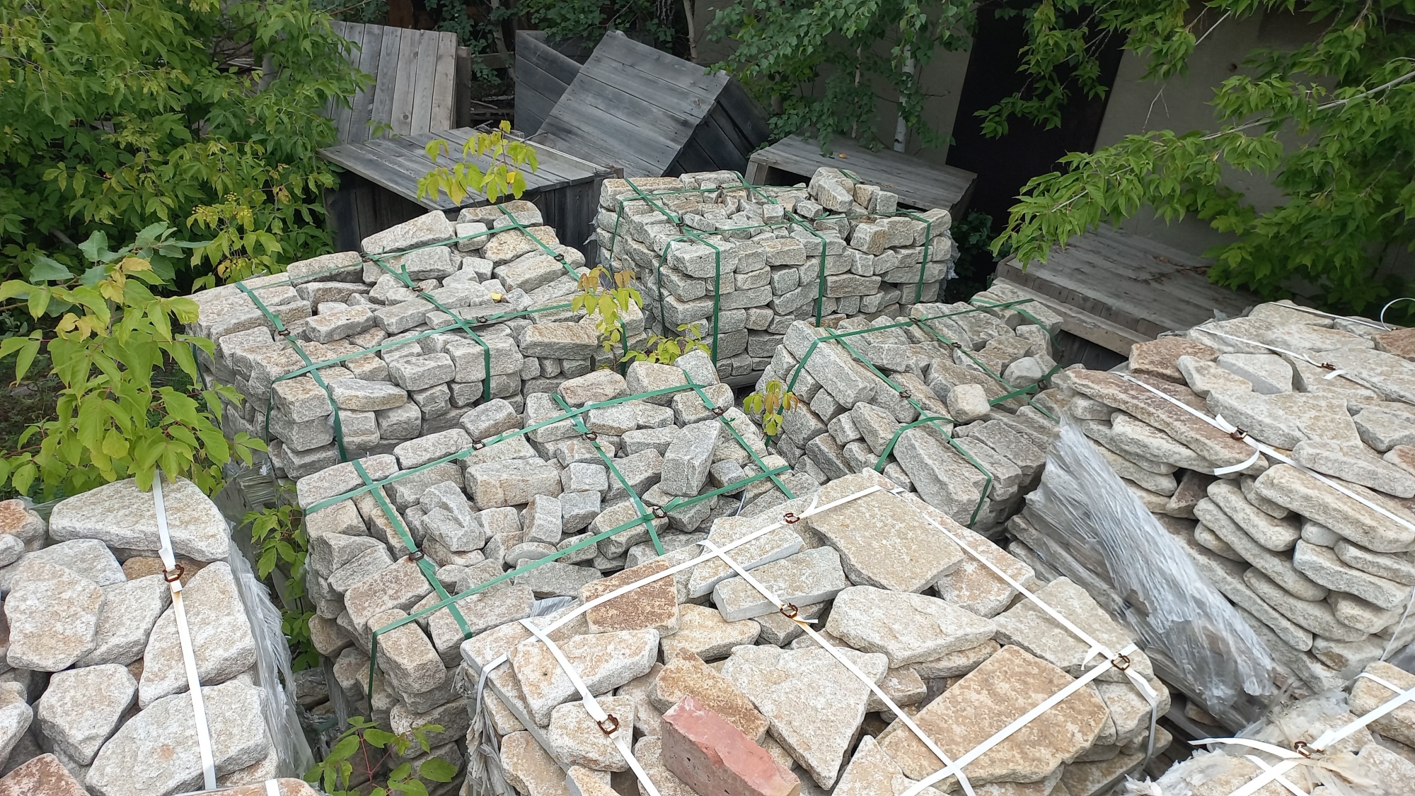 Плитняк галтованный гранитный для ландшафтного дизайна купить в Ульяновской области