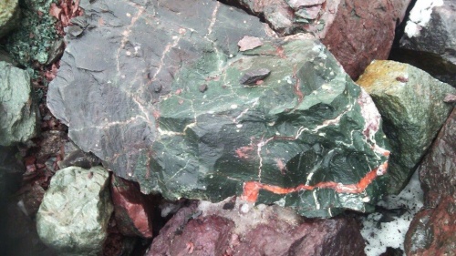 Гигантские зелёные валуны для ландшафтного дизайна весом более 5 тонн купить в Ульяновской области