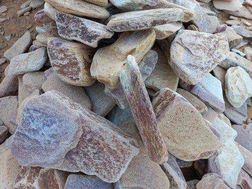 Златолит жёлтый, жёлто-зелёный глыбки и валуны для ланшафтного дизайна купить в Ульяновской области