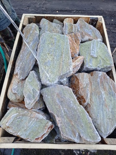 Златолит жёлтый, жёлто-зелёный глыбки и валуны для ланшафтного дизайна купить в Ульяновской области