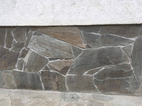 Плитняк златолит Уральский для цоколя, отмостки купить в Ульяновской области