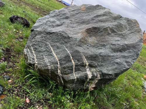 Гигантские зелёные валуны для ландшафтного дизайна весом более 5 тонн купить в Ульяновской области