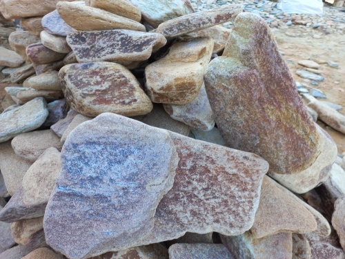 Златолит жёлтый, жёлто-зелёный глыбки и валуны для ланшафтного дизайна купить в Ульяновской области