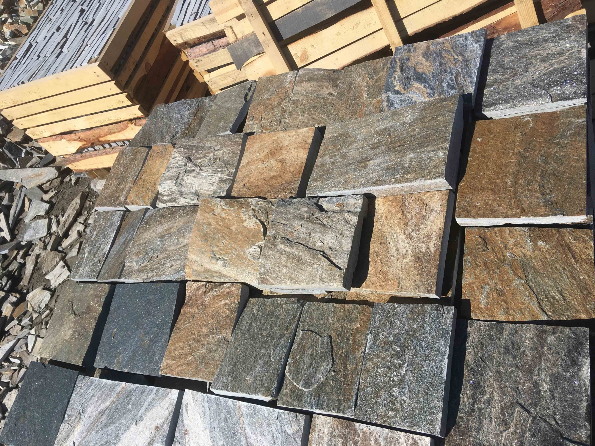 Плитка пилёная златолит Уральский для фасада купить в Ульяновской области