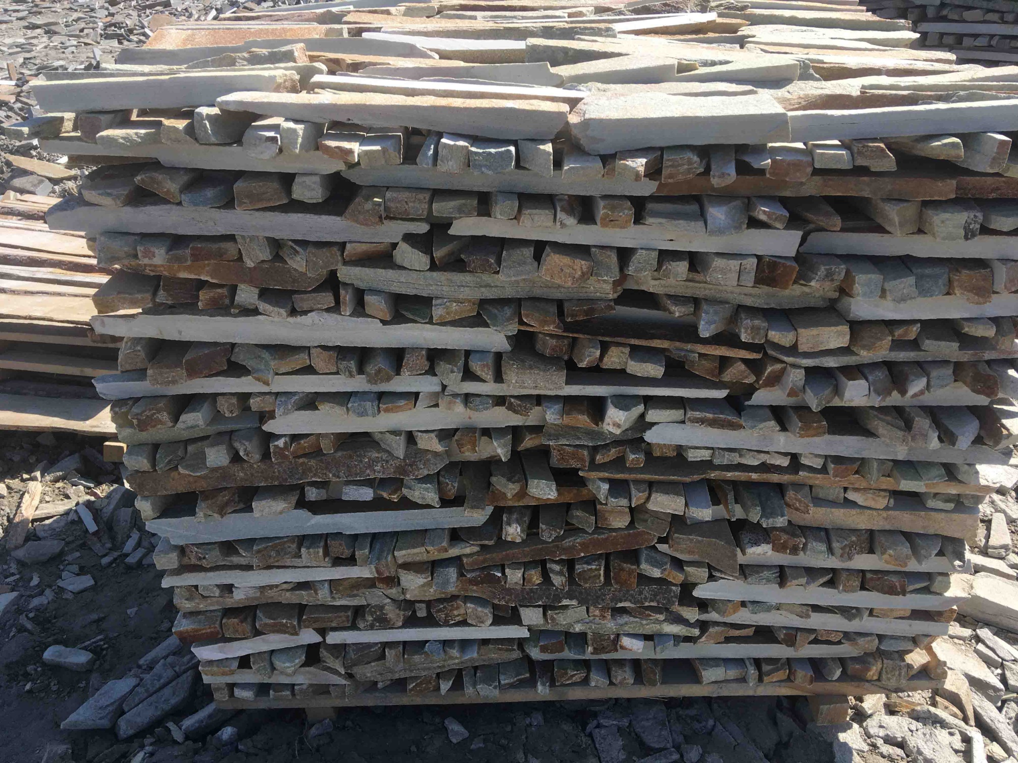 Горбушка златолит золотистый для облицовки купить в Ульяновской области