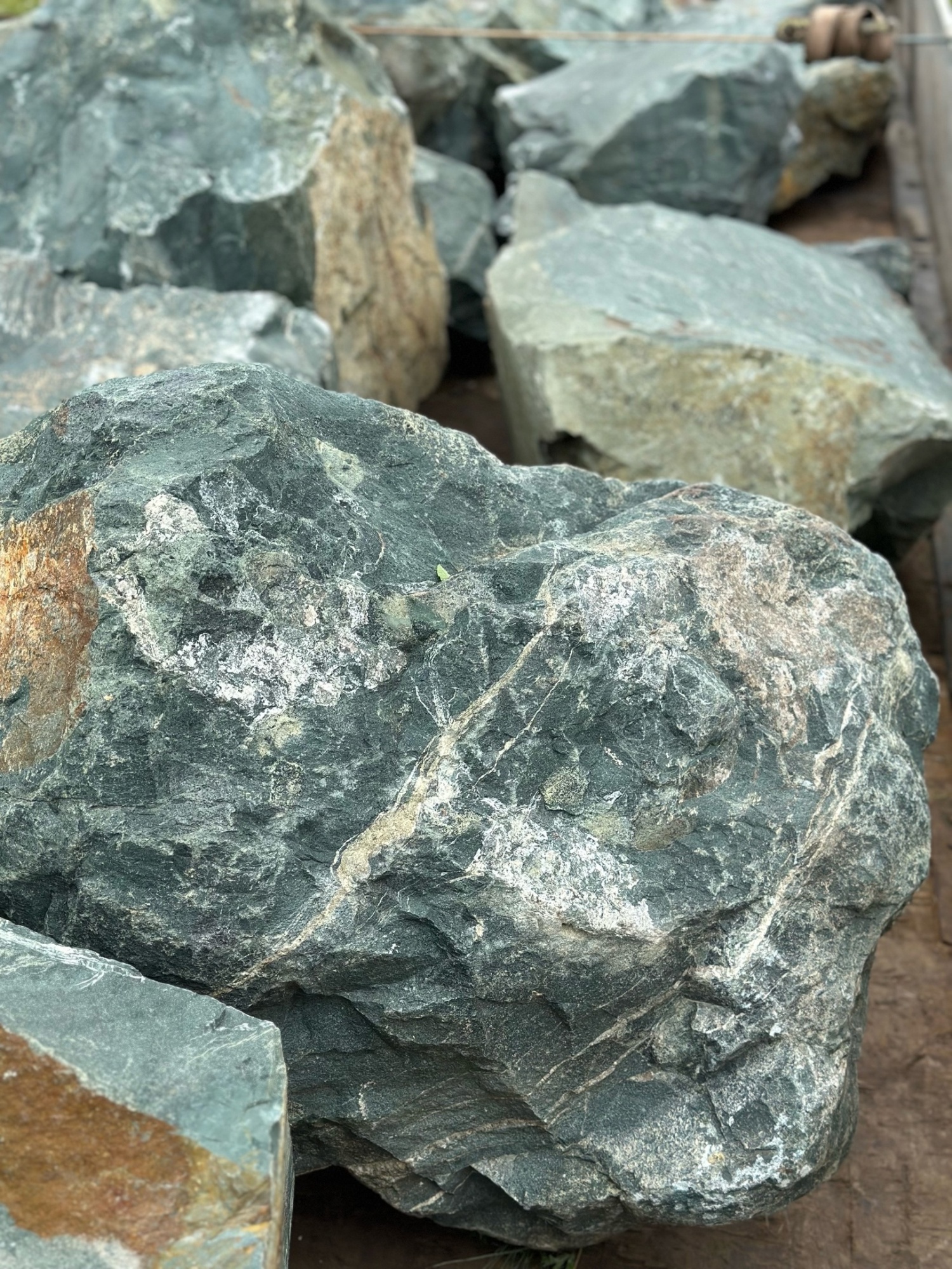 Камни для ландшафтного дизайна зелёные 10-60 килограмм купить в Ульяновской области