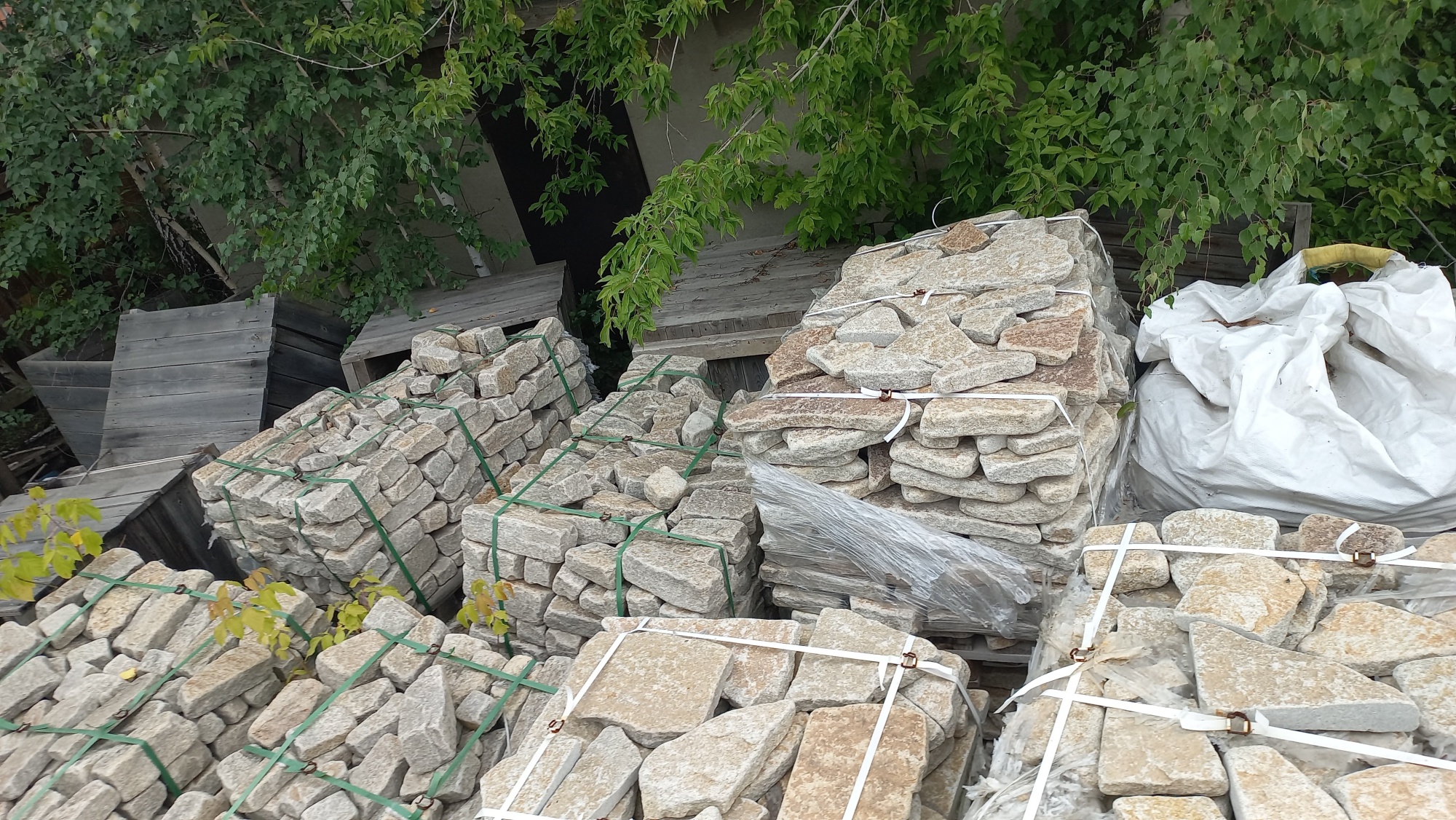 Плитняк гранитный галтованный купить в Ульяновской области