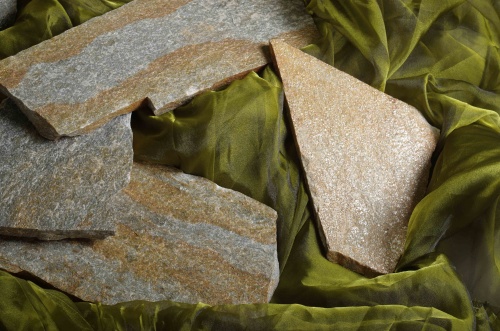 Плитняк златолит Уральский для цоколя, отмостки купить в Ульяновской области